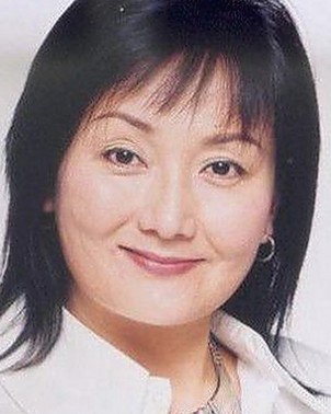 揭秘娱乐圈“吃瓜”文化背后：表情包和网络热议如何塑造明星形象？