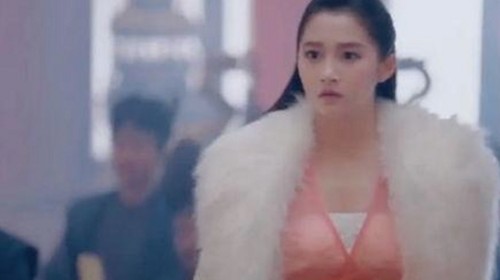 娱乐圈背后：光鲜亮丽与隐秘真相的强烈反差